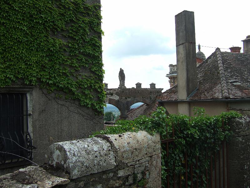 2010-05- (70).JPG - Charnaille mit Château